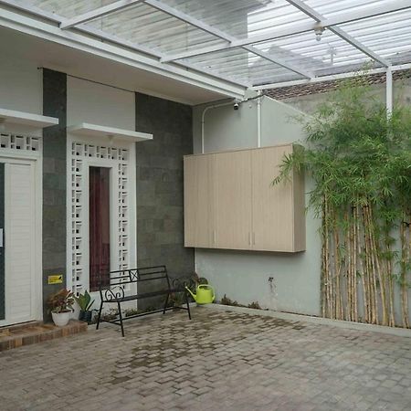 KoolKost Syariah At Laweyan Solo Hostel Bagian luar foto