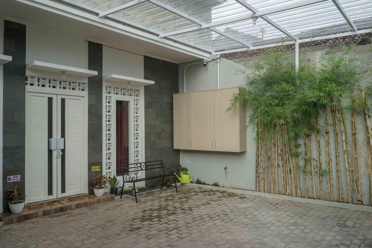 KoolKost Syariah At Laweyan Solo Hostel Bagian luar foto